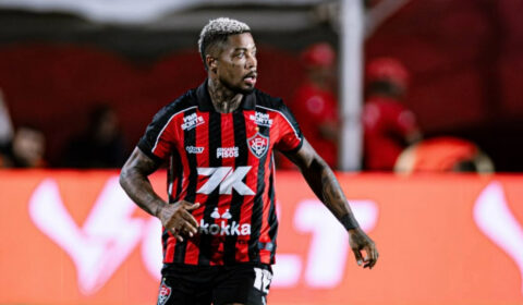 Marinho manda forte recado a torcedor do Athletico-PR que lhe chamou de ‘jogador de m’