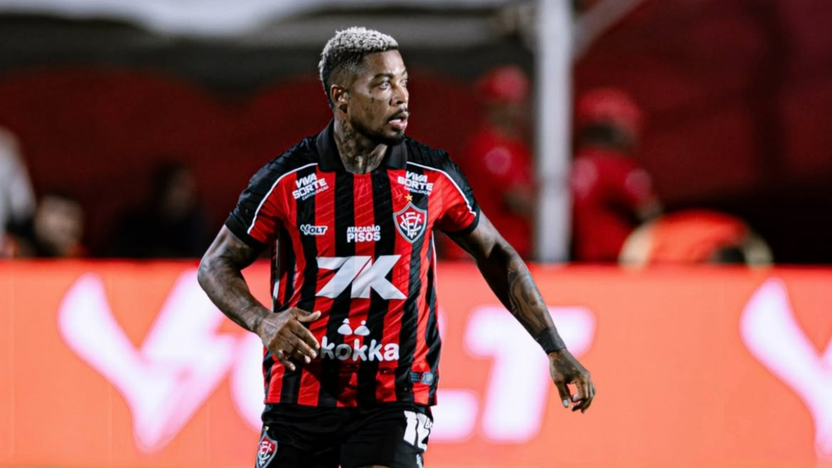 Marinho manda forte recado a torcedor do Athletico-PR que lhe chamou de ‘jogador de m’