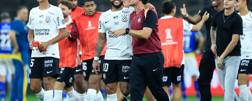 Memphis ‘resolve’, Corinthians vence Central e se classifica na Libertadores