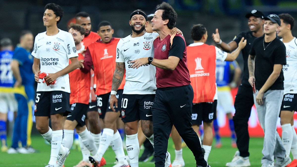 Memphis ‘resolve’, Corinthians vence Central e se classifica na Libertadores