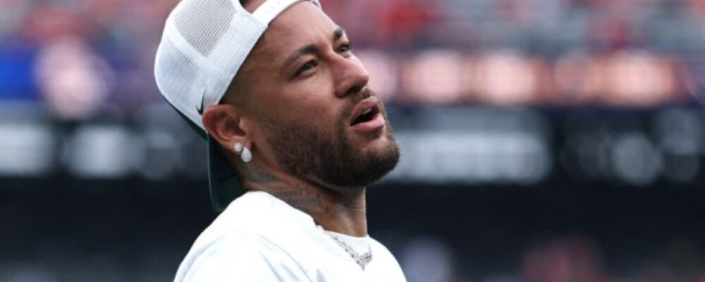 Neymar critica lista que conta com ex-jogadores de Cruzeiro e Atlético