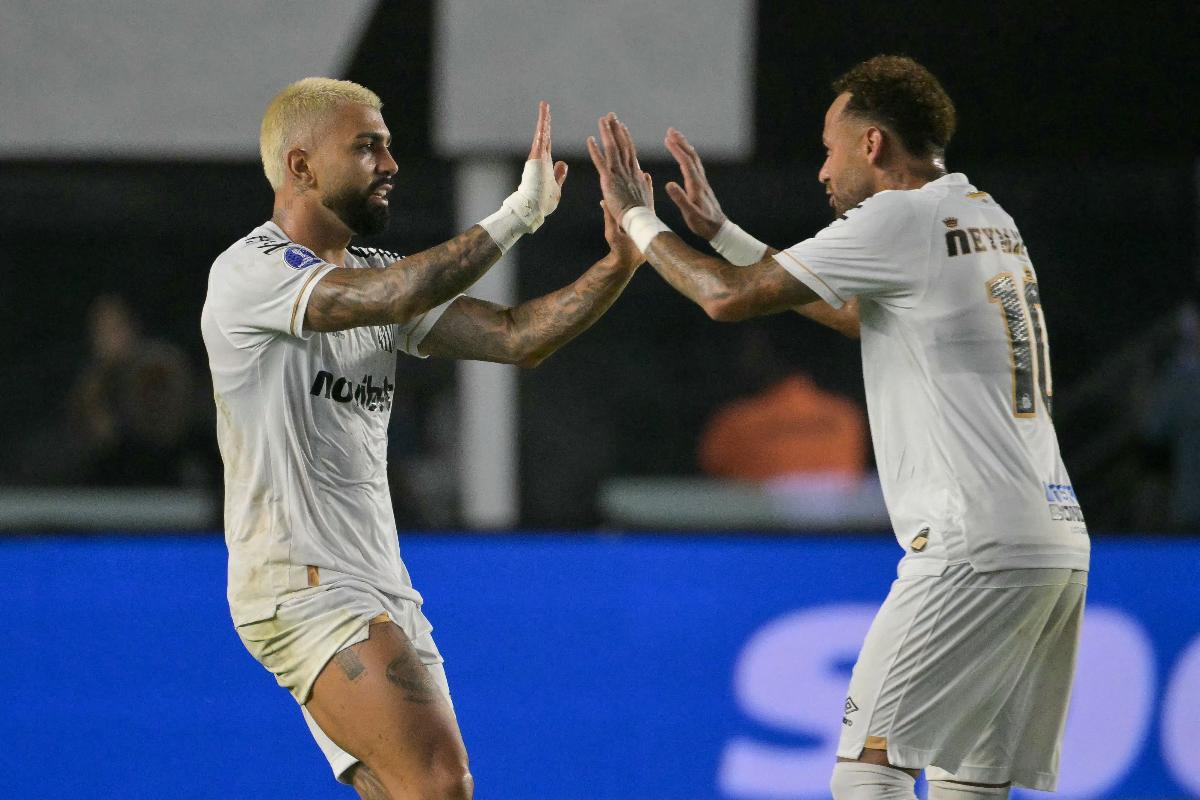 Neymar e Gabigol brilham, e Santos vira sobre o Macará na Sul-Americana