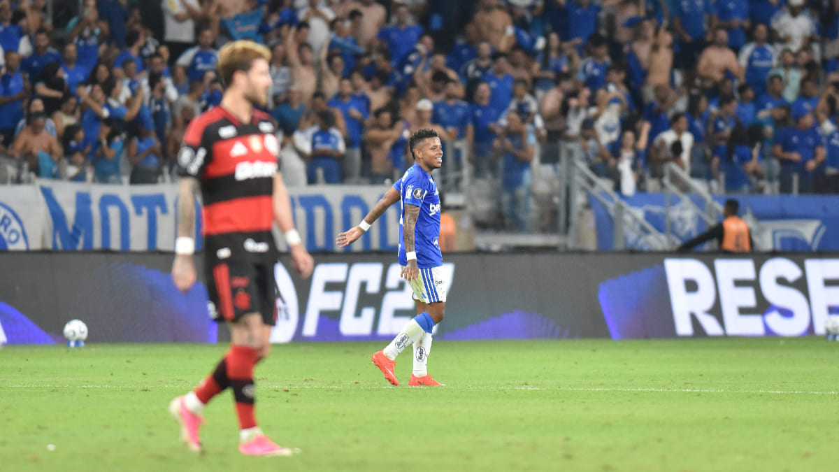Arroyo, atacante do Cruzeiro, celebra gol diante do Flamengo em empate por 1 a 1, pela ida das oitavas da Libertadores 2026 - (foto: Ramon Lisboa/EM/D.A Press)