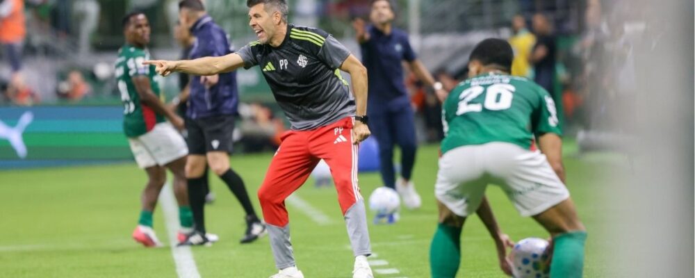 Pezzolano se empolga e relembra ex-Cruzeiro: ‘Mande um abraço grande para o gordão’