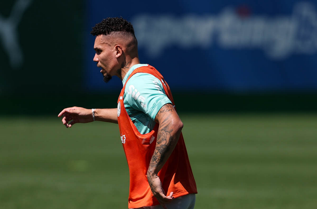 Por que Paulinho, do Palmeiras, se machuca tanto?