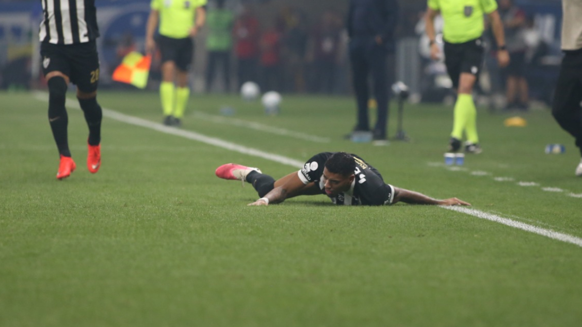 Por que Ruan não poderá jogar Atlético x Vitória mesmo sem ter se lesionado?