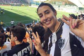Presidente do Atlético presenteia Sheilla, ícone do vôlei: ‘Fico até emocionado’