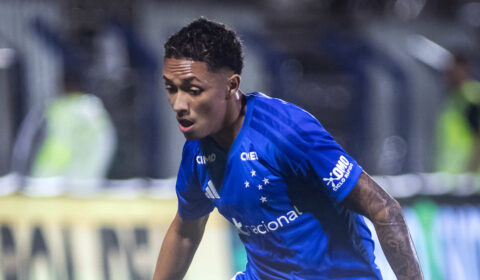 Promessa do Cruzeiro perde espaço com Artur Jorge e soma só 13 minutos depois da Copa
