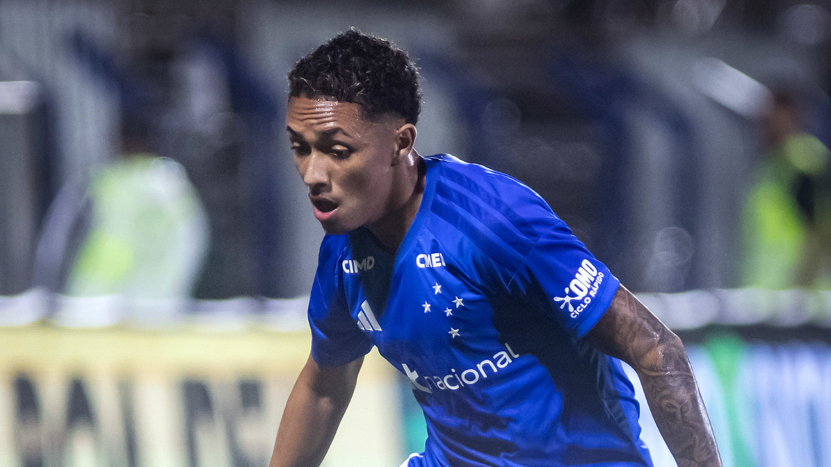 Promessa do Cruzeiro perde espaço com Artur Jorge e soma só 13 minutos depois da Copa