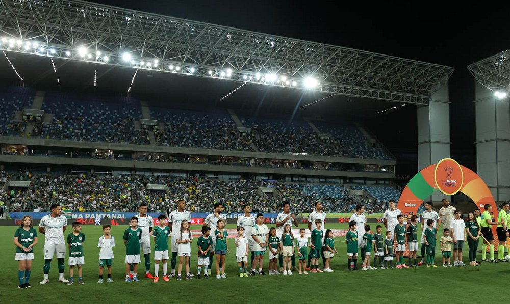 Reforço milionário do Palmeiras tem quase 100 jogos e nunca fez gol ou deu assistências