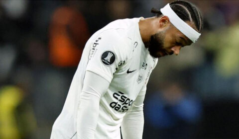 Saída de Memphis Depay do Corinthians gera alerta de dívida de R$ 77 milhões e risco de punição na Fifa