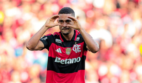 Samuel Lino faz dois, e Flamengo atropela Botafogo pelo Brasileiro