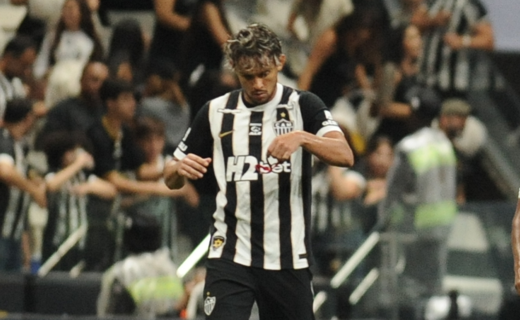 Gustavo Scarpa em ação pelo Atlético na Arena MRV - (foto: Alexandre Guzanshe/EM/D.A. Press)