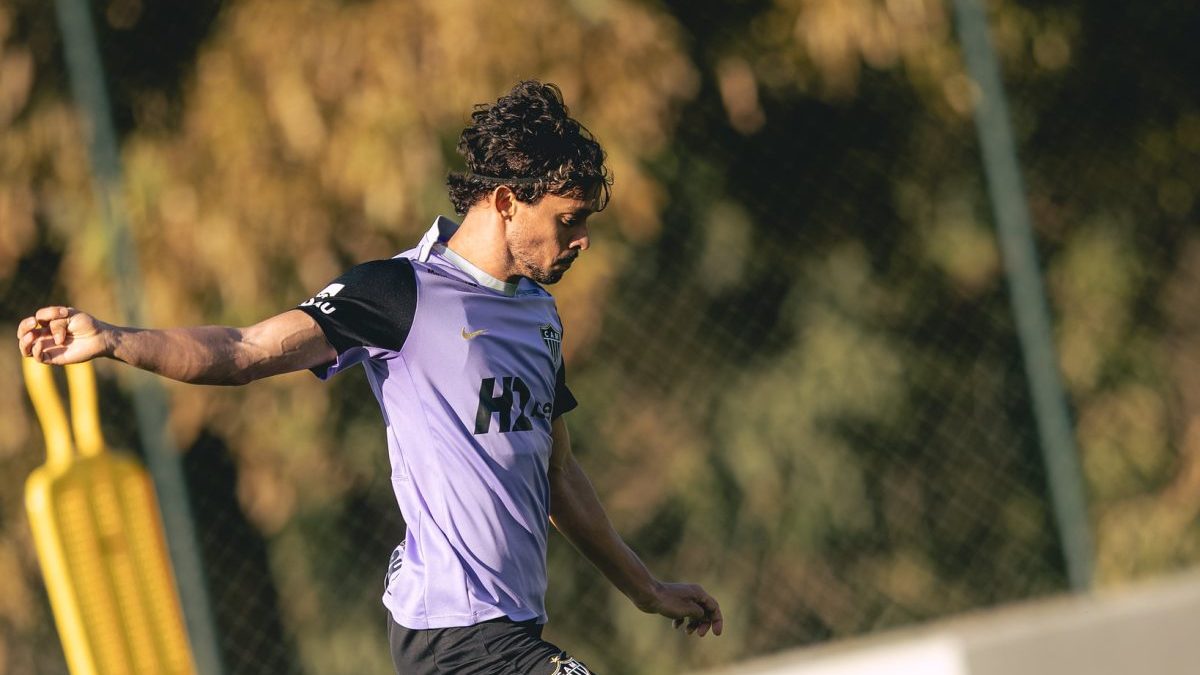 Scarpa rebate com sarcasmo torcedora sobre possível saída do Atlético: ‘Gratiluzes’