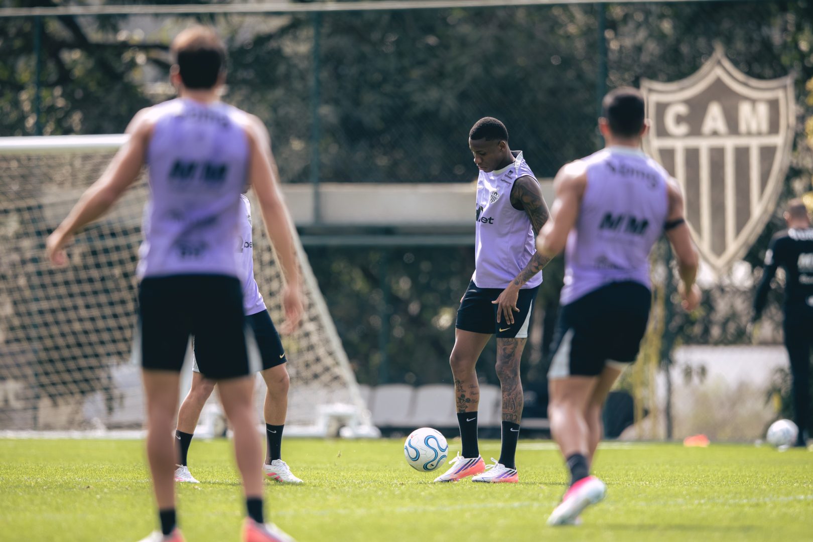 Sem jogar há 14 meses, promessa do Atlético sonha com retomada após nova lesão