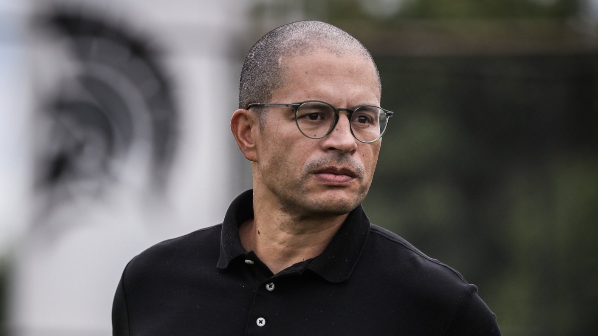 Técnico do Athletic, Alex reage à despedida de ex-jogador do Cruzeiro