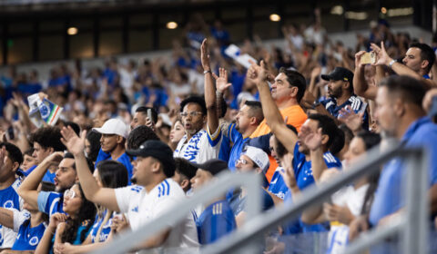 Aerozeiro: Cruzeiro recebe apoio de torcedores antes de embarque para duelo com Flamengo