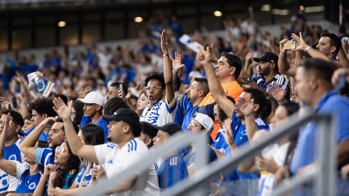 Aerozeiro: Cruzeiro recebe apoio de torcedores antes de embarque para duelo com Flamengo