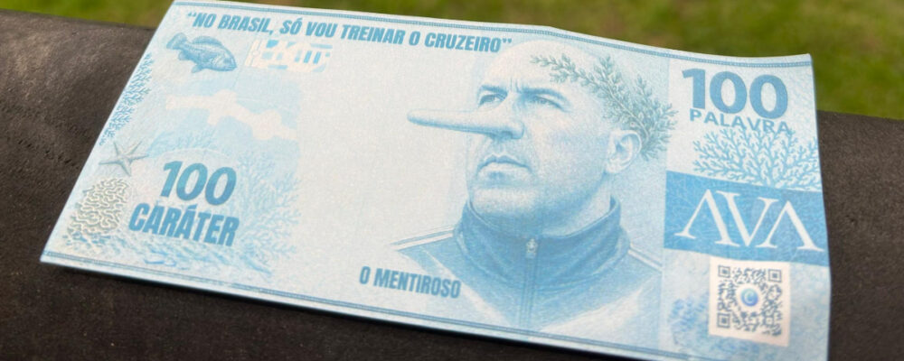 Torcida do Cruzeiro imprime notas falsas em provocação a Jardim: ‘Mercenário’