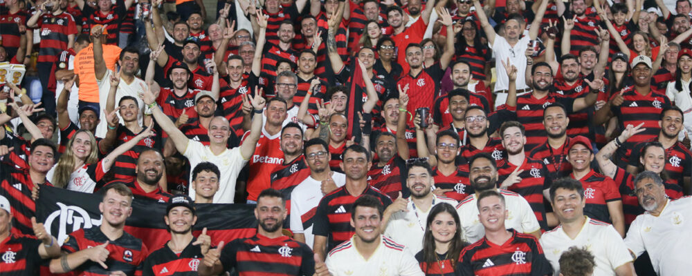 Torcida do Flamengo em Belo Horizonte prepara festa para jogo contra o Cruzeiro