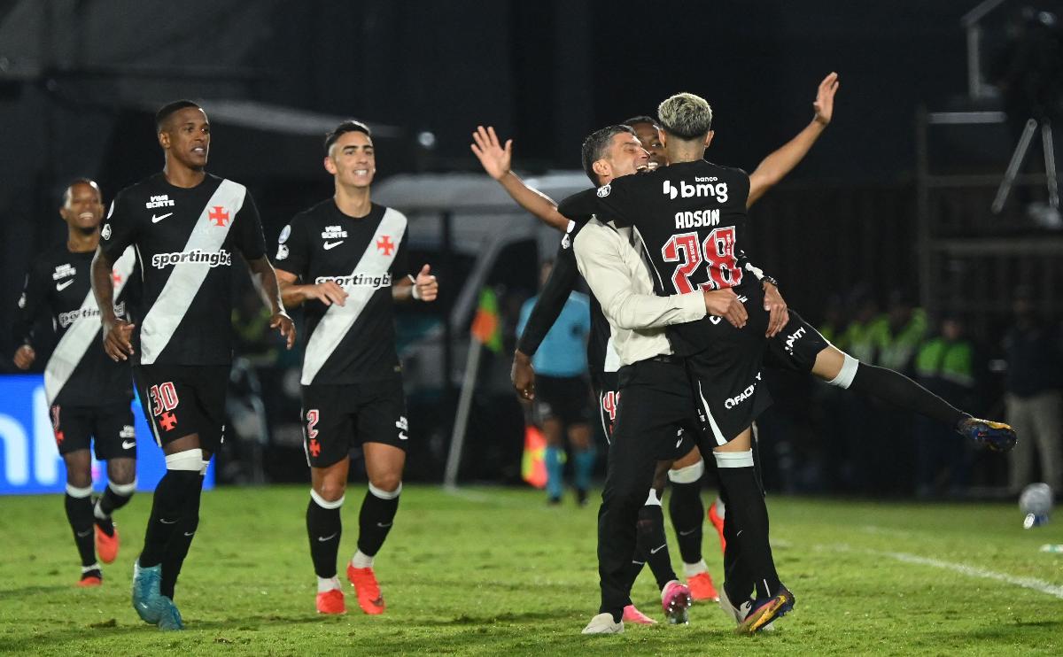Vasco goleia Olimpia e pode encarar o River nas quartas da Sul-Americana