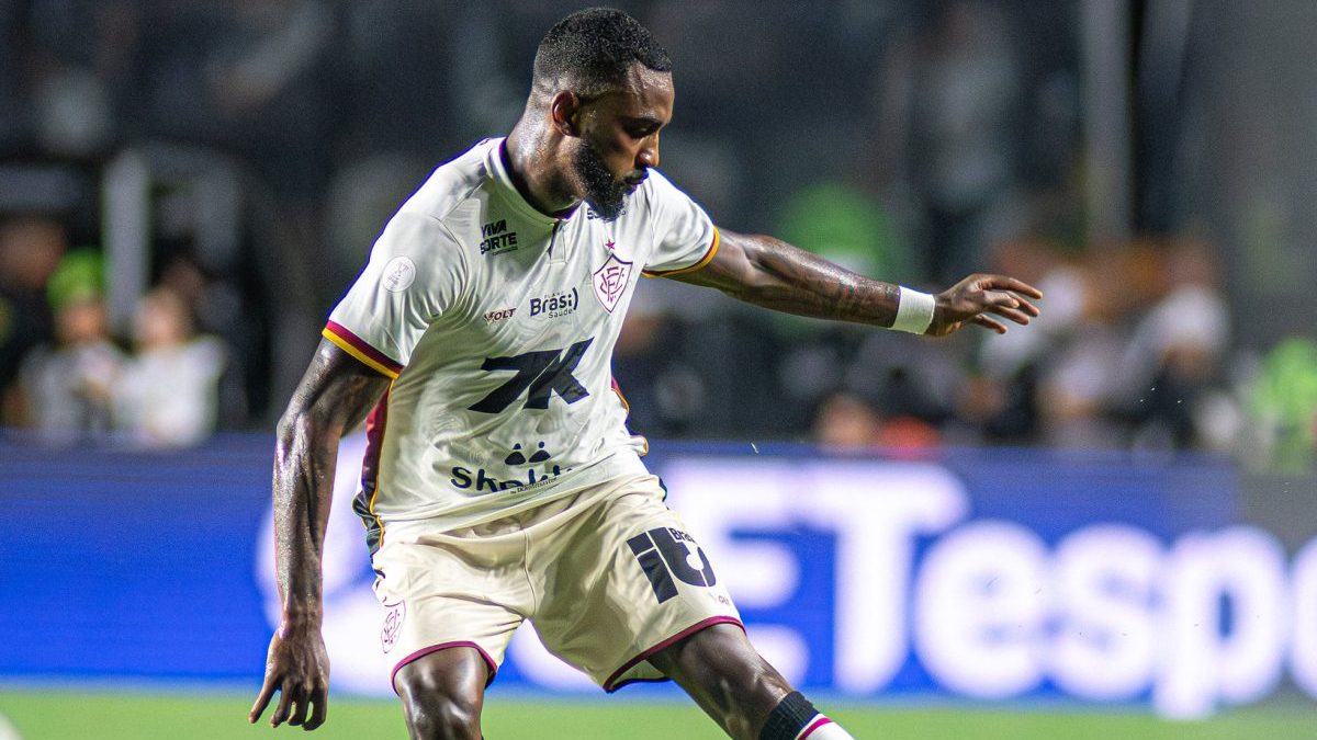 Vitória ganha reforço de ex-Cruzeiro para enfrentar Atlético no Brasileiro