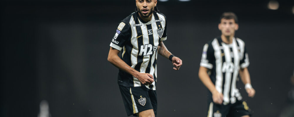 Volante do Atlético volta a ser titular após 3 meses e dá quase 100 passes