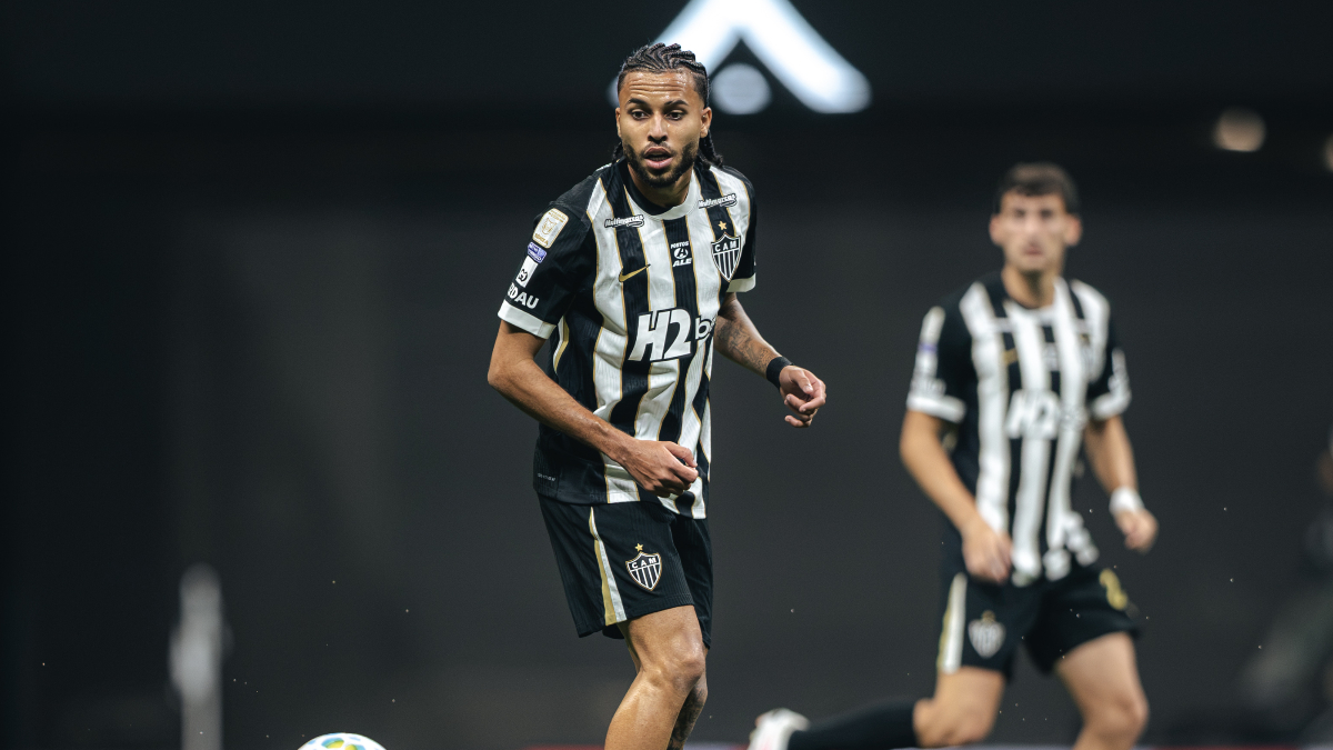 Volante do Atlético volta a ser titular após 3 meses e dá quase 100 passes