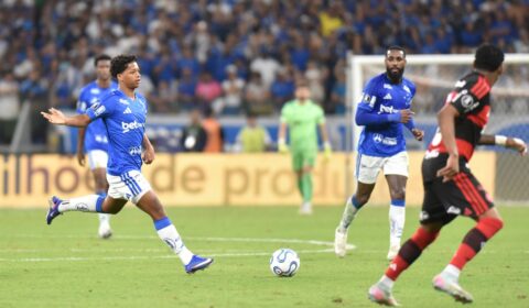 Zé Lucas comenta estreia na Libertadores pelo Cruzeiro e expõe conversa com Artur Jorge