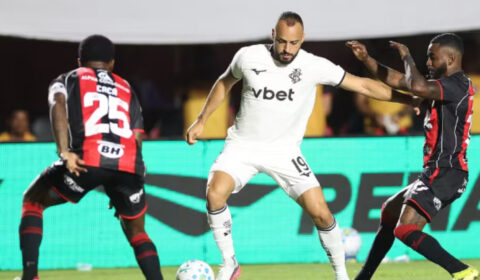 ‘Treta’ na Série A termina com empurra-empurra e atacante expulso por ‘Lei Vini Jr.’