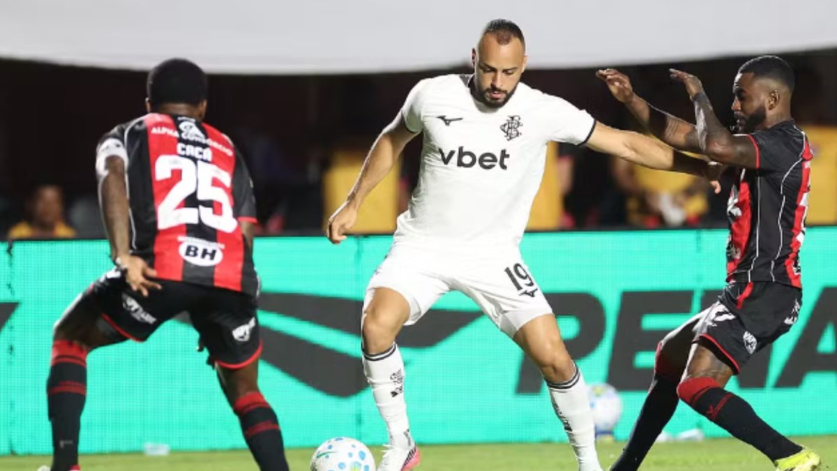 ‘Treta’ na Série A termina com empurra-empurra e atacante expulso por ‘Lei Vini Jr.’